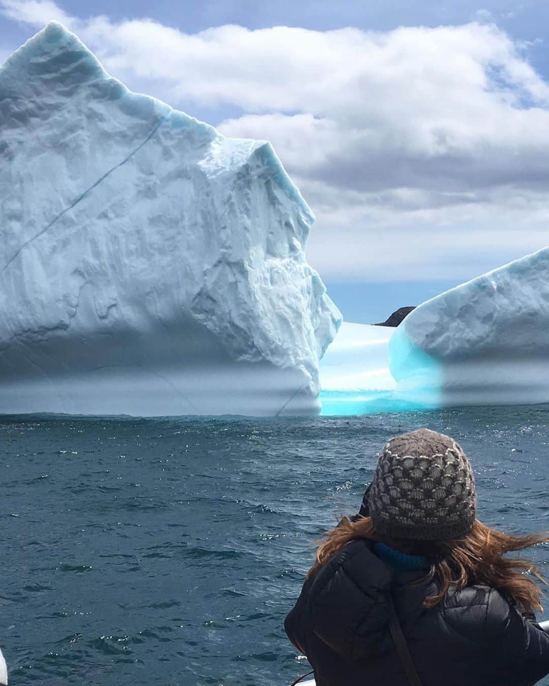 Explore Canadaさんのインスタグラム写真 - (Explore CanadaInstagram)「Icebergs come in all shapes and sizes along an area affectionately known as Iceberg Alley off the coast of Newfoundland and Labrador. Did you know that only 10% of an iceberg is visible above sea level with the rest submerged under the ocean? If you’ve ever thought of viewing these giants in person, a boat tour with @icebergquest will help you do just that! #ExploreCanada⁠⠀ .⁠⠀ 📷: @icebergquest⁠⠀ 📍: @newfoundlandlabrador ⁠⠀ .⁠⠀ #explorenl #newfoundland #icebergs」7月10日 2時23分 - explorecanada