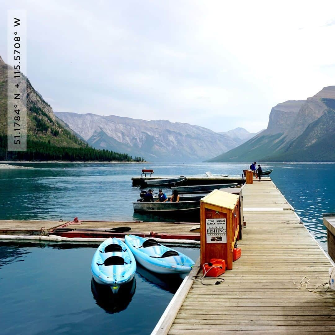 Simple Green Smoothiesさんのインスタグラム写真 - (Simple Green SmoothiesInstagram)「Did you know that Banff National Park was Canada's first National Park (and third in the world just behind Royal in Austria, and Yellowstone in US)? ⁠ ⁠ ⁠ Rawkstars come here all year round for various passions such as: snow skiing, swimming in the hot springs, kayaking, camping & hiking the 932 miles of trails.⁠ ⁠ ⁠ My dream is to come here during the summer and jump off this dock. How about you?⁠ ⁠ ⁠ #adventureretreats #adventure #womenwhohike #seexplores #fuelyourpassion #getoutside #nationalparks #canada #banffnationalpark #allaboutadventures #wildernessbabes #mountaingirls #werehikers #staywild #seeyouthere #summertrips #roadtrips」7月10日 2時32分 - simplegreensmoothies