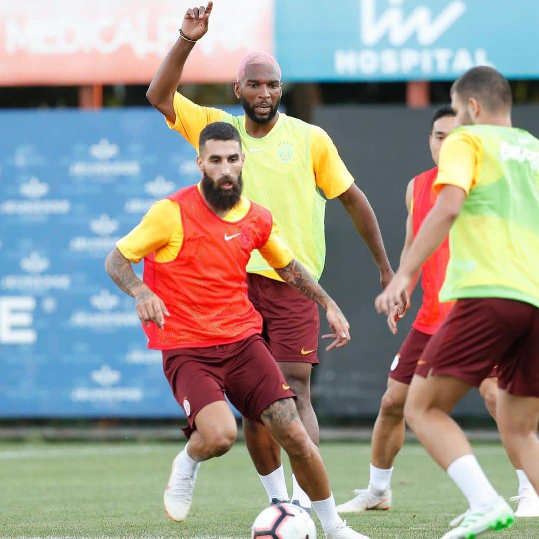 ガラタサライSKさんのインスタグラム写真 - (ガラタサライSKInstagram)「📸 #Galatasaray’ımız, 2019-2020 sezonu hazırlıklarına bugün yaptığı antrenmanla devam etti.」7月10日 2時32分 - galatasaray