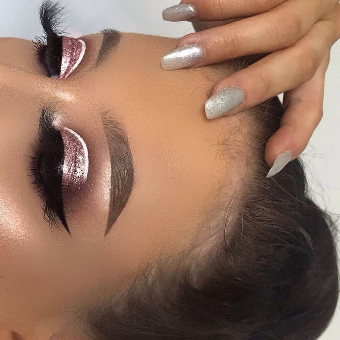 Anastasia Beverly Hillsさんのインスタグラム写真 - (Anastasia Beverly HillsInstagram)「Still loving the Sultry Palette worn for this look by @amberroughleymua with #DipbrowGel on brows in shade Soft Brown  #anastasiabeverlyhills」7月10日 2時36分 - anastasiabeverlyhills