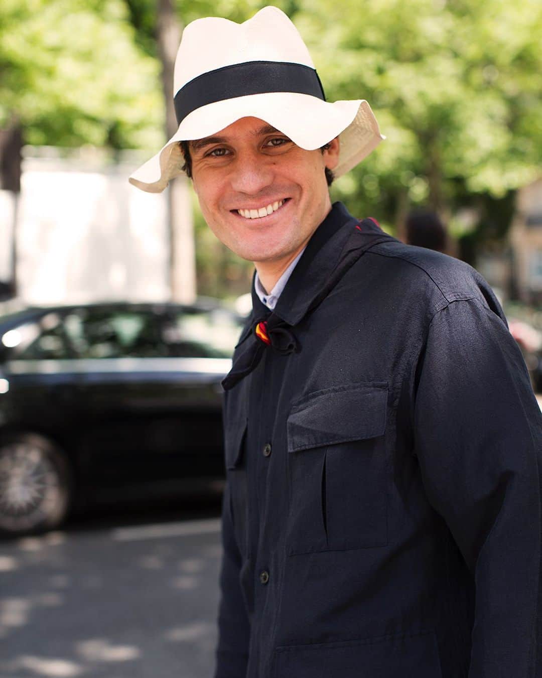 スコット・シューマンのインスタグラム：「What a charming smile and an even more charming little neckerchief, Paris」