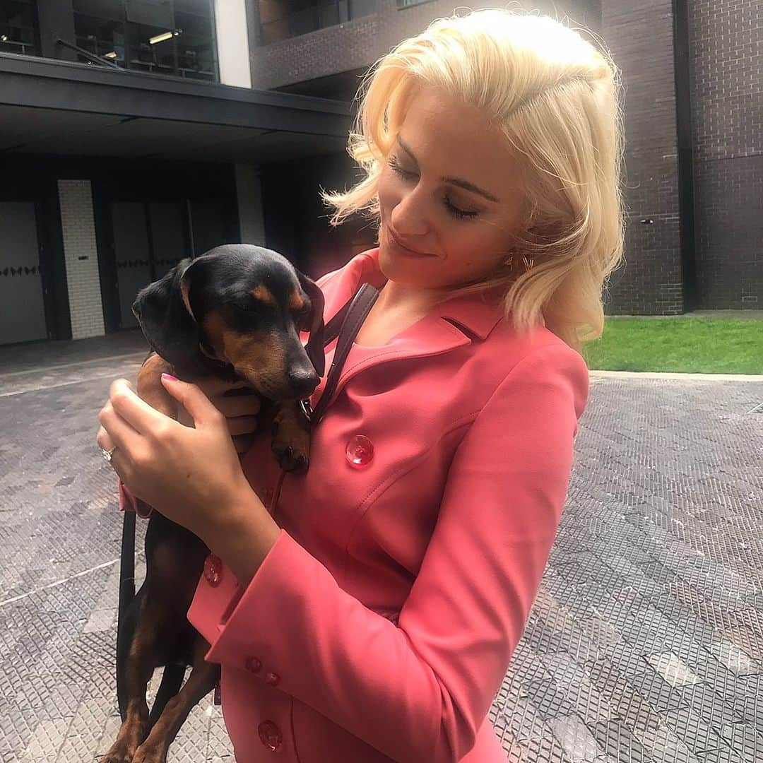 ピクシー・ロットさんのインスタグラム写真 - (ピクシー・ロットInstagram)「Reunited with Ronnie 💗💁🏼‍♀️💗💁🏼‍♀️💗」7月10日 3時05分 - pixielott