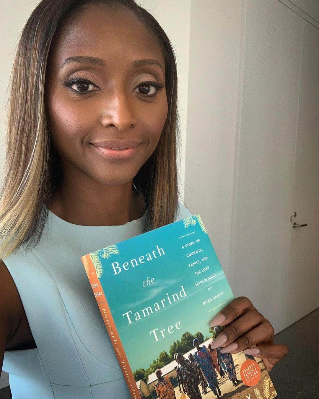 ボリス・コジョーさんのインスタグラム写真 - (ボリス・コジョーInstagram)「Proud of my sis @iamishasesay. Her new book is out today!! “Beneath the Tamarind Tree” is about the 2014 abduction of nearly 300 Nigerian schoolgirls. It’s a gripping read and a story of resilience with a soaring message of hope at its core. Early reviews are off the charts. Go get it today or order one asap. You will thank me. 👏🏾👏🏾👏🏾」7月10日 3時12分 - boriskodjoe