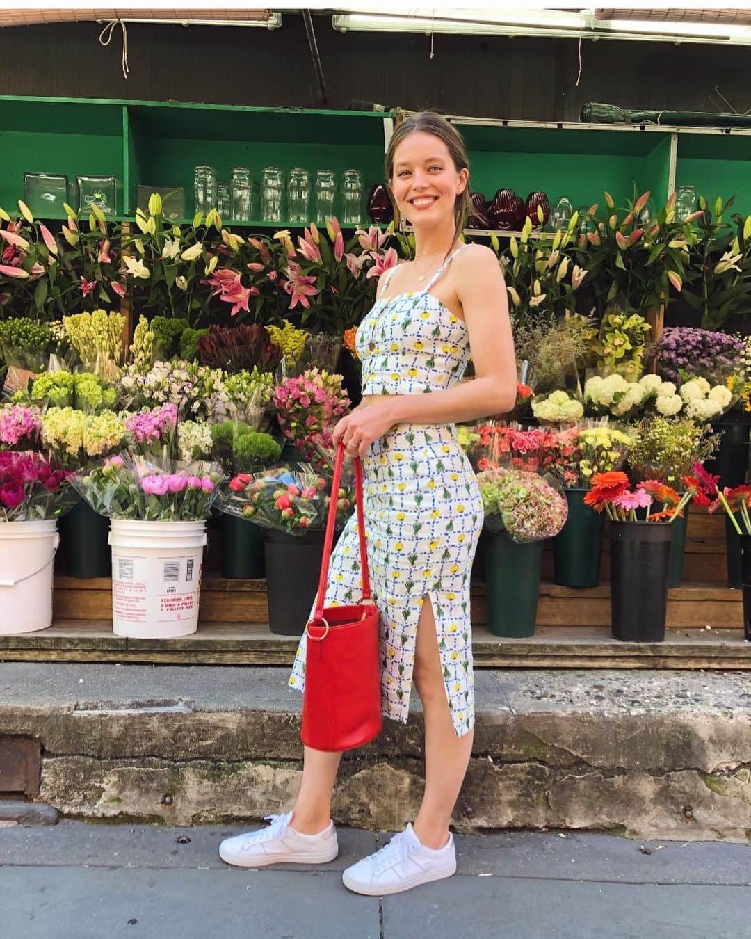 エミリー・DiDonatoのインスタグラム：「On a nature walk in NYC 🌻🌼🌸💐🌷🌹🥀😉」