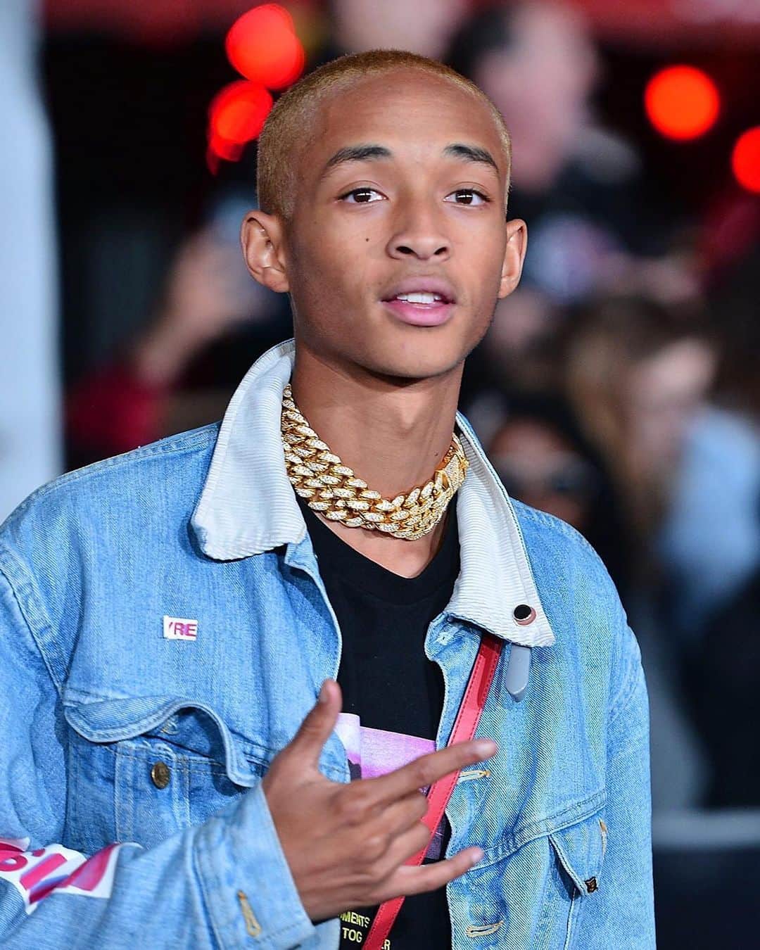 Teen Vogueさんのインスタグラム写真 - (Teen VogueInstagram)「"My generation and the next generation are the solvers." After the water crisis in Flint, Michigan faded from popular consciousness, Jaden Smith took matters into his own hands—partnering with local communities and installing a water filtration system that cleans up to ten gallons of water in 60 seconds. At the link in bio, Jaden (@c.syresmith) talks to Teen Vogue about his passion for philanthropy and how we can all change the world. 🌎」7月10日 3時23分 - teenvogue
