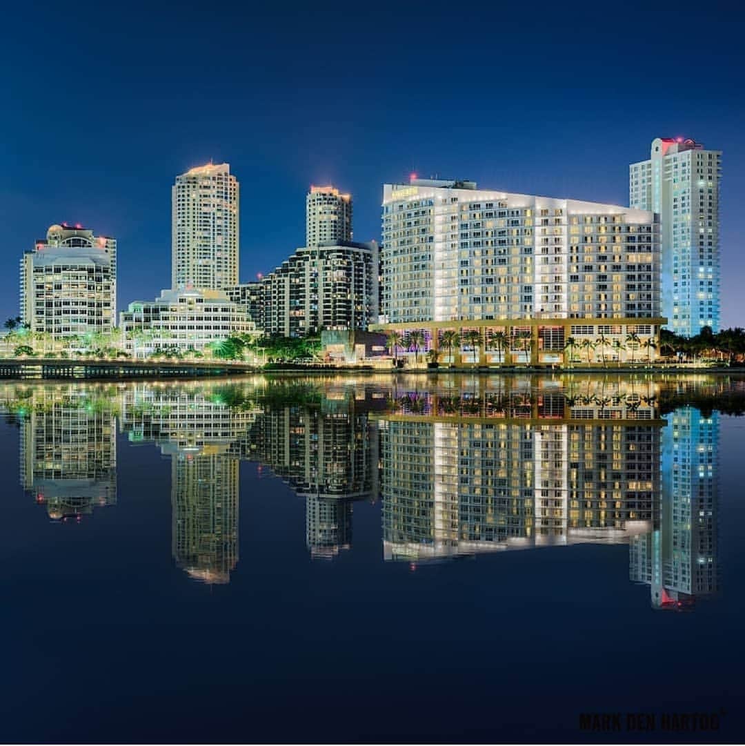 Instagramersさんのインスタグラム写真 - (InstagramersInstagram)「So great night architecture view photo by @markdenhartogphotography where you can know more at @igersmiami a #igersmiamispotlight chosed by @kev.explicit #igersMiami #igersUSA #igers」7月10日 3時36分 - igers