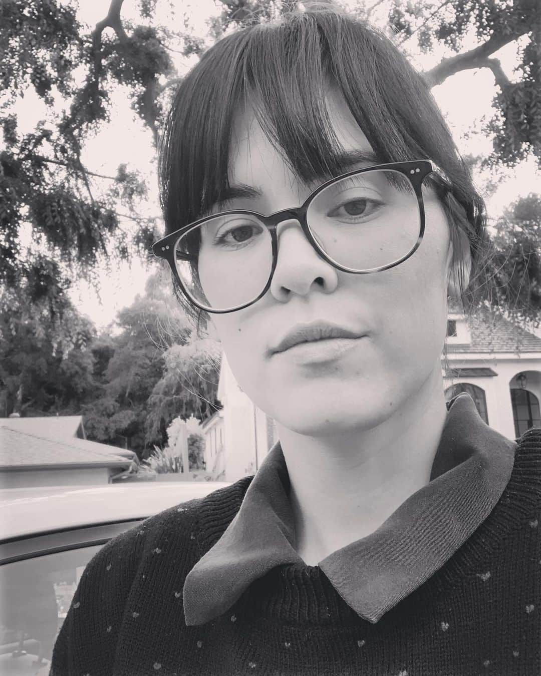 のインスタグラム：「::Ode to my Oliver Peoples:: These glasses got stepped on by me in the dark they’re broken now and I can’t see  #oliverpeoples #brokenexpensiveglasses」