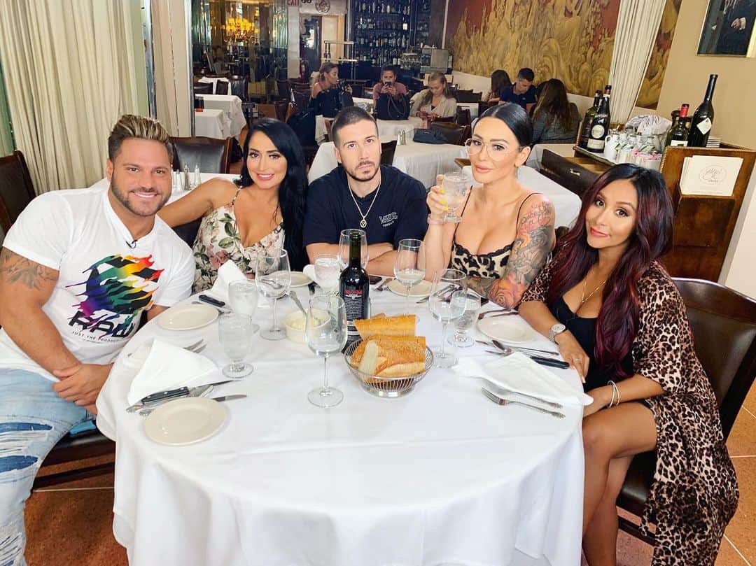 ニコール・ ポリッツィのインスタグラム：「Squad 🔥 @jerseyshore」