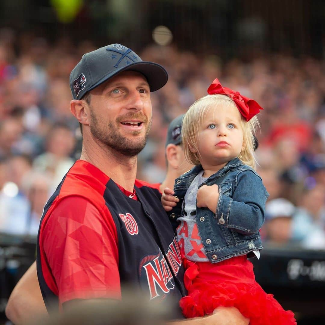 ワシントン・ナショナルズさんのインスタグラム写真 - (ワシントン・ナショナルズInstagram)「Future Cy Young Award winner Brooklyn Scherzer and her dad.」7月10日 4時01分 - nationals