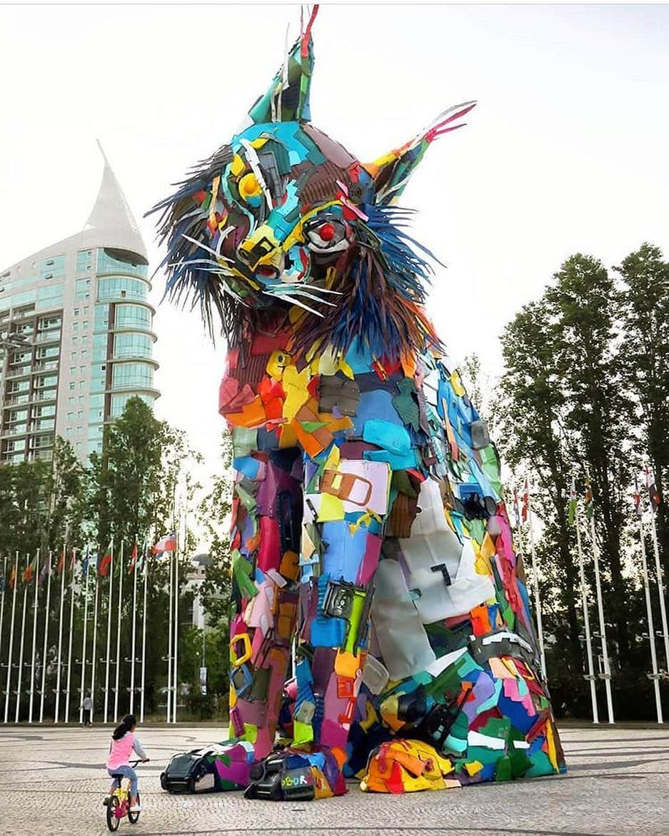 Art Collective Magazineさんのインスタグラム写真 - (Art Collective MagazineInstagram)「Check out this huge sculpture made completely of plastic waste by @b0rdalo_ii ! Incredible work as always! 💥 #artnerd #artcollective #sculpture #isigroup #lynx」7月10日 4時02分 - art_collective