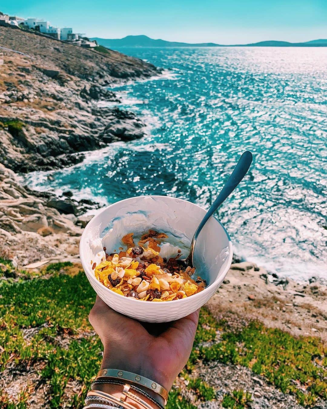 イザベル・グラールさんのインスタグラム写真 - (イザベル・グラールInstagram)「Life is better with vitamin sea 💙 Take 1 #summer #vacation #mykonos #greece」7月10日 4時04分 - izabelgoulart