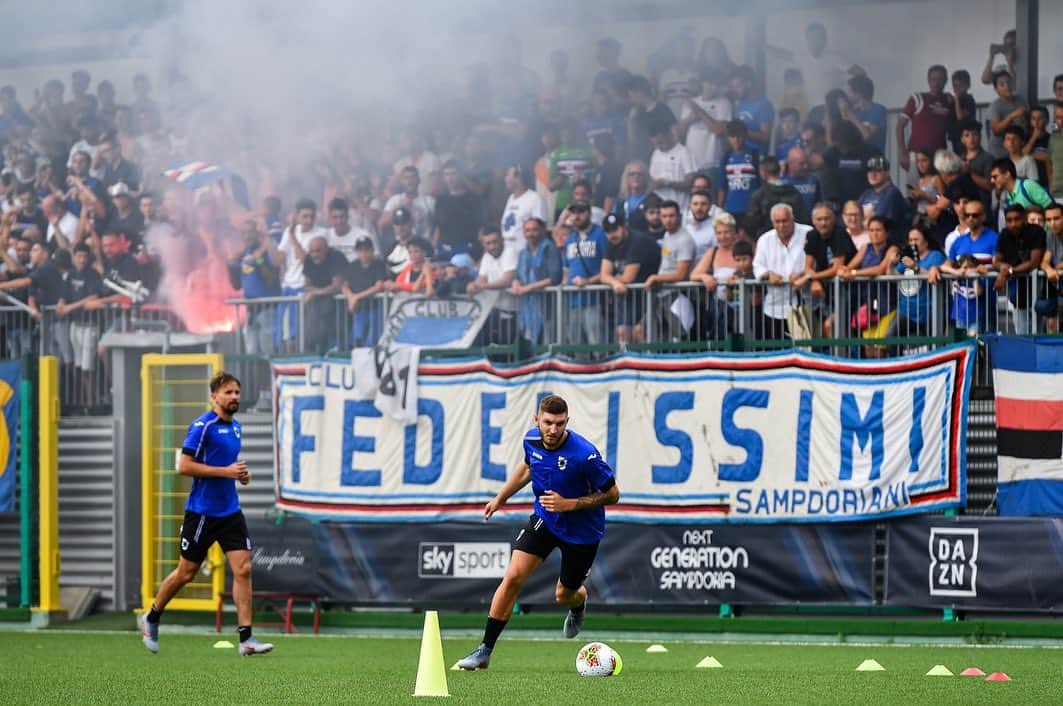 UCサンプドリアさんのインスタグラム写真 - (UCサンプドリアInstagram)「Si riparte! 💪🏻🔥 La #Sampdoria riabbraccia il campo di #Bogliasco e il calore dei suoi tifosi. 📷 @simonearveda」7月10日 4時27分 - sampdoria
