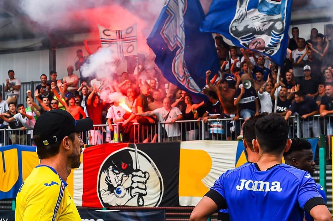 UCサンプドリアさんのインスタグラム写真 - (UCサンプドリアInstagram)「Si riparte! 💪🏻🔥 La #Sampdoria riabbraccia il campo di #Bogliasco e il calore dei suoi tifosi. 📷 @simonearveda」7月10日 4時27分 - sampdoria