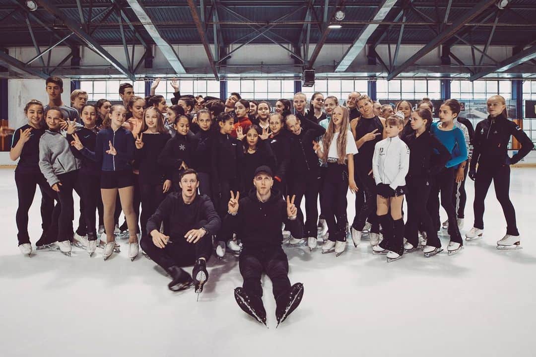 ジェレミー・アボットのインスタグラム：「Weeks 3 & 4 were spent in Andorra. I can’t thank @benoitrichaud and @iceplanetcamp enough for having me! I had an amazing time sharing the love of skating and performance with skaters from all over Europe! Thank you for trusting us and taking the journey along with us ❤️ One month down and one more to go! #eurotrip」