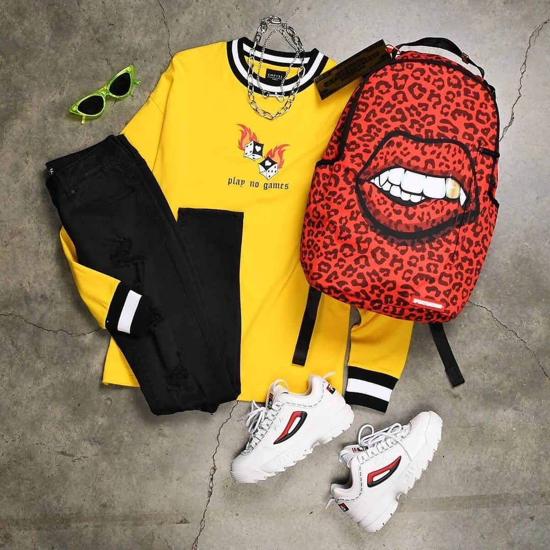 zumiezさんのインスタグラム写真 - (zumiezInstagram)「Summer looks giveaway CLOSED⚠️🚨Tag a friend and pick your fav outfit!」7月10日 4時52分 - zumiez