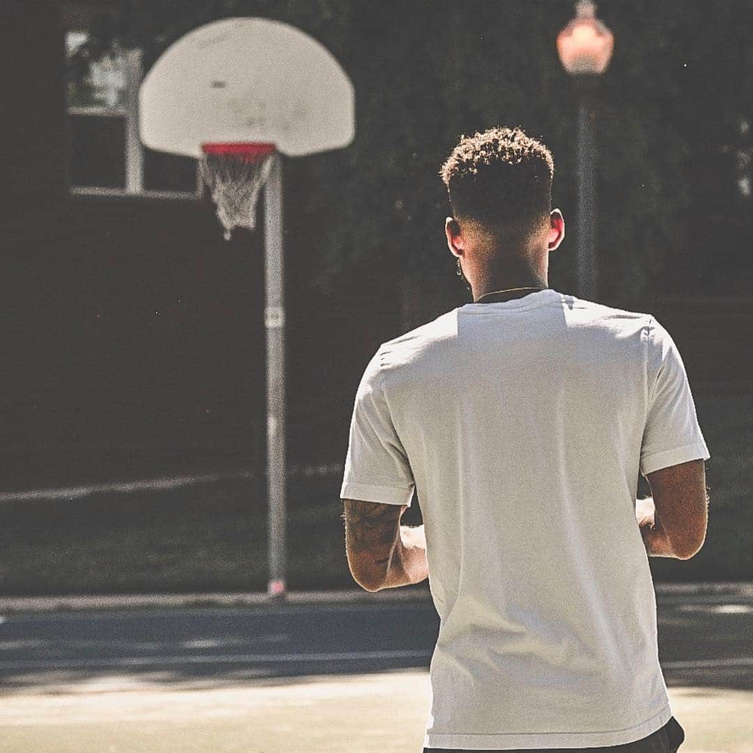 ケリーン・アコスタのインスタグラム：「NBA Free Agency has me thinking... #hoopdreams」