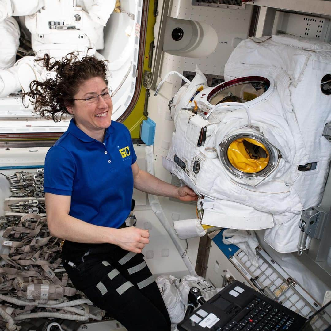 国際宇宙ステーションさんのインスタグラム写真 - (国際宇宙ステーションInstagram)「Expedition 60 Flight Engineer Christina Koch of NASA works on a U.S. spacesuit in the Quest airlock where U.S. spacewalks are staged aboard the International Space Station. #nasa #astronaut #international #space #station #quest #spacewalk」7月10日 4時56分 - iss