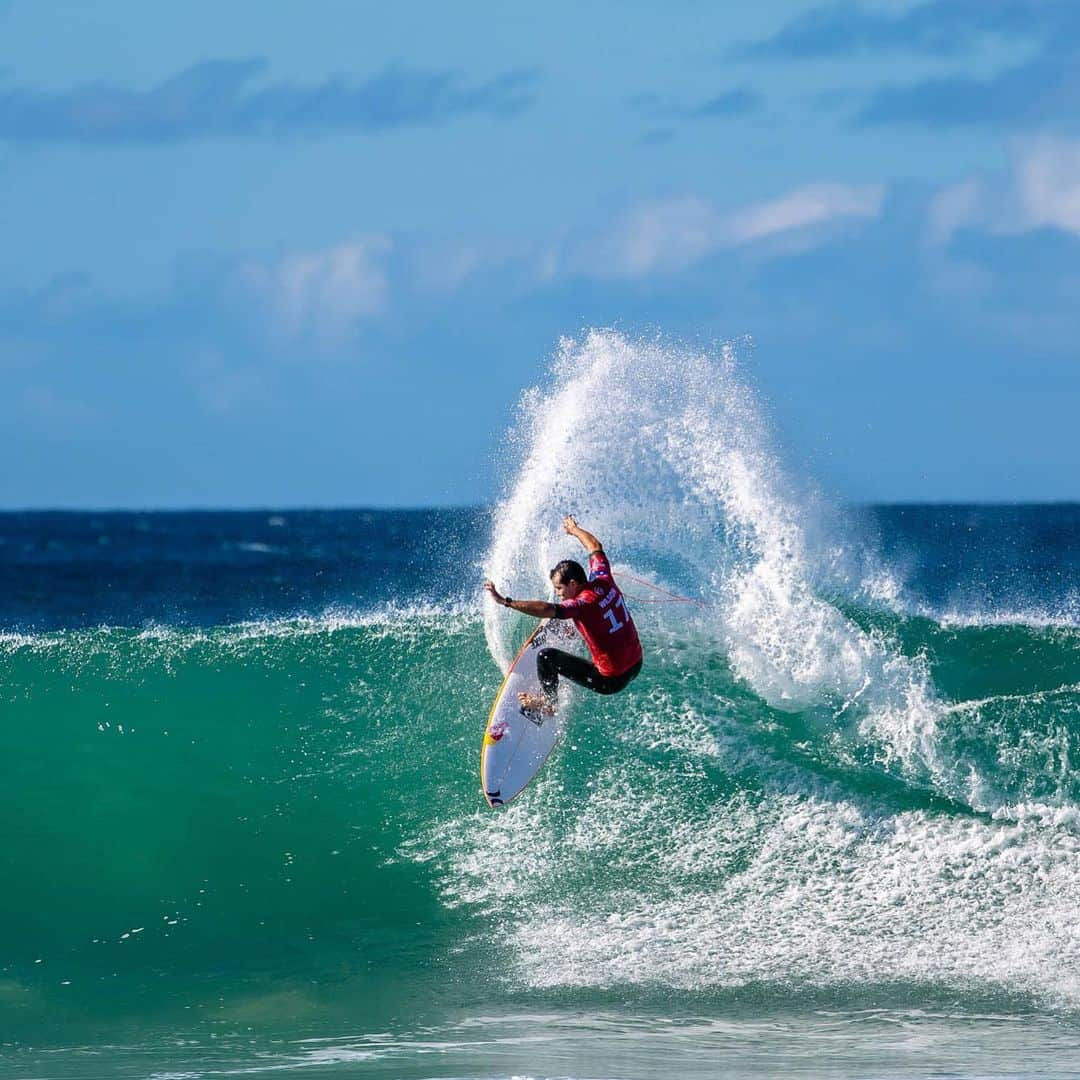 ジュリアン・ウィルソンさんのインスタグラム写真 - (ジュリアン・ウィルソンInstagram)「Round 1 ✔️ Another beautiful day here @ Jeffery’s Bay! 📷 @tallteef」7月10日 4時58分 - julian_wilson