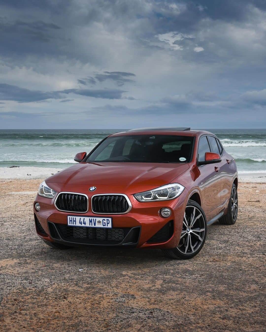 BMWのインスタグラム：「Daring like a rough sea. The BMW X2. #TheX2 #BMW #X2」