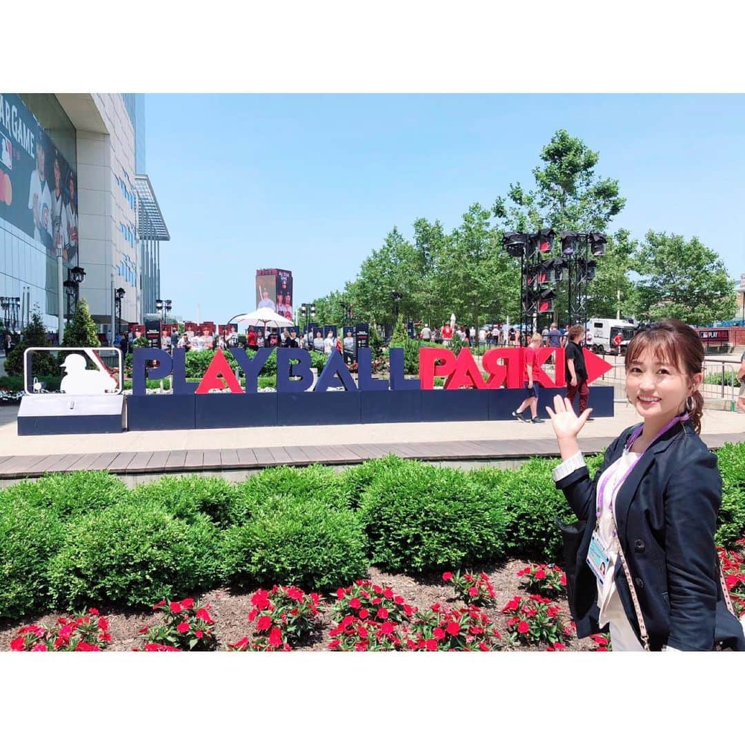 津田麻莉奈さんのインスタグラム写真 - (津田麻莉奈Instagram)「PLAYBALL PARK⚾️✨ 球場へ行く前に、プレイボールパークへ☺️ Fan festaでグッズもたくさんゲットしてきました😎👍 今週のイッキ見お楽しみに〜💕 ⁑ #MLBオールスター #オールスター #オールスターゲーム #MLB #メジャーリーグ  #野球 #野球好き  #jsports #allstar #majorleague  #majorleaguebaseball  #cleveland  #海外旅行 #旅 #まりなる #津田麻莉奈」7月10日 5時00分 - tsudamarinal