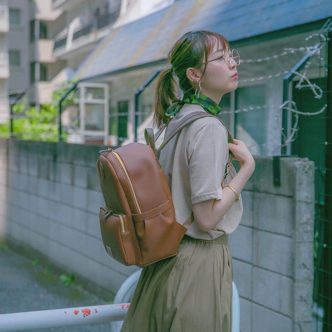 SuperGroupiesのインスタグラム：「ぴかちゃんの#アニメバウンド コーデ👗 その正解は… 『#ヘタリア World☆Stars』の アメリカ🇺🇸さんでした‼️ ⠀  アメリカさんが着ている衣装をイメージして トップスもボトムスもベージュ系に統一したコーデ🙊  さりげなく取り入れた小物が大活躍👀✨ 彼が付けているメガネを意識したメガネ👓はもちろん、 ネクタイをイメージしてプチスカーフ🧣をON🤭 スカーフが迷彩柄になっているのも「っぽい」💕 ⠀⠀⠀⠀⠀⠀⠀ 耳元でCuteなアクセントになっている 星模様🌟のピアスをプラスすることで ぴかちゃんらしさも取り入れた #アニメバウンド コーデが完成🥰🥰🥰 ⠀⠀⠀⠀⠀⠀⠀ ⠀⠀⠀⠀⠀⠀⠀ 皆さんもぴかちゃんみたいに クローゼットの中の私服とアクセサリーを組み合わせて #アニメバウンド してみるのはいかがですか？🤗 テンションアップ間違いないはず💓 ⠀⠀⠀⠀⠀⠀⠀ 今日の#アニメバウンド コーデに合わせた スパグルアイテムは?! こちら👇 ──────────────────────﻿ 🇺🇸Today’s Item🇺🇸 #Hetalia World☆Stars Collaboration series USA model #bag / ￥13,800 +tax ※数量限定販売中です。 Only a limited amount available now! ──────────────────────﻿ ⠀ ⠀⠀⠀⠀⠀⠀⠀ さらに、只今当店では こちらのバッグを含め、豪華なプレゼントが当たる #アニメバウンド キャンペーンを開催中🚨  気になる方はこちらをCHECK 💓 ⠀⠀⠀⠀⠀⠀⠀ 🔻🔻🔻 ⠀⠀⠀⠀⠀⠀⠀ ⠀⠀⠀⠀⠀⠀⠀ ⠀⠀⠀⠀⠀⠀⠀ 🌈アニメバウンドキャンペーン第7弾開催🌈﻿ ⠀⠀⠀⠀⠀⠀⠀ 🤔：#アニメバウンド って何？ 💁🏻‍♀️：アニメ、ゲームキャラクターの服装を連想させるコーディネートのこと！👗👠👜 ⠀⠀⠀⠀⠀⠀⠀ ⠀⠀⠀⠀⠀⠀⠀ 🧐：#アニメバウンド ってコスプレと何が違うの？ 💁🏻‍♀️：キャラクターの衣装をそのまま再現するのではなく、あくまで「日常でのファッションスタイル」としてコーデするのがPoint！✨ ⠀⠀⠀⠀⠀⠀⠀ ⠀⠀⠀⠀⠀⠀⠀ 自分の私服でどうコーデするのか考えるのが とっても楽しいです！👀 ⠀⠀⠀⠀⠀⠀ ⠀⠀⠀⠀⠀⠀⠀ 当店では「#アニメバウンド キャンペーン第7弾」を開催中！ ⠀⠀⠀⠀⠀⠀⠀ 今は売り切れになってしまった商品を含め、 豪華なプレゼントが当たるので ぜひ参加してみてください🎁💕 ⠀⠀⠀⠀⠀⠀⠀ ＝＝＝＝＝＝＝＝＝＝＝＝＝＝＝＝＝＝＝＝＝＝＝﻿ 🎁プレゼント商品🎁﻿ ※投稿の際に必ずご希望のモデルを記載してください。⠀ ◆ヘタリア World☆Stars ①イギリスモデル [#バッグ]  ②アメリカモデル [#リュック] ⠀⠀⠀⠀⠀⠀⠀ ◆カードキャプターさくら ③ステラミルフィーユモデル [#かごバッグ] ◆アイドリッシュセブン ④二階堂大和モデル [#ショルダーバッグ]  ⑤逢坂壮五モデル [#長財布] ⠀⠀⠀⠀⠀⠀⠀ ◆名探偵コナン ⑥怪盗キッドモデル [#ショルダーバッグ] ⠀⠀⠀⠀⠀⠀⠀ ◆刀剣乱舞-ONLINE- ⑦加州清光モデル [#袱紗] ⑧三日月宗近モデル [#ショルダーバッグ] ＝＝＝＝＝＝＝＝＝＝＝＝＝＝＝＝＝＝＝＝＝＝＝﻿ ⠀⠀⠀⠀⠀⠀⠀ ﻿ ─────────────────────﻿ ↓応募方法はこちら↓﻿ ☑️SuperGroupies 公式アカウント（ @supergroupies ）をフォロー﻿ ☑️アニメバウンドを投稿﻿ （着て撮っても、置いて撮ってもOK！）﻿ ※キャラクターは問いません。プレゼント商品のタイトル以外でも構いません。﻿ ☑️キャプションに「#アニメバウンド / 希望のモデル」を記載﻿ ─────────────────────﻿ ﻿ ※期間中、何回でも投稿してOKです💜﻿ ﻿ ﻿ 応募期間は7月31日（水）まで！﻿ たくさんのご応募お待ちしております👏﻿ ﻿  #アニメバウンド の例が気になる方は、 過去の「#アニメバウンド キャンペーン第7弾」バナーの投稿をぜひチェック✅してみてください！  ハッシュタグ #アニメバウンド で検索🔎すると 過去参加してくださった方々の例も見れるので そちらもぜひ参考にしてみてください🤭💡 ⠀⠀⠀⠀⠀⠀⠀ ⠀⠀⠀⠀⠀⠀⠀ #supergroupies #anime #japaneseanime #スーパーグルーピーズ #アニメ #アニメコラボ #コラボグッズ #ファッションにアニメを #アニメグッズ #animebound #アニメ好き #スパグルプレゼント #プレゼントキャンペーン #ヘタリア #ヘタリアアメリカ #hetalia #hetaliaamerica #axispowershetalia #hetaliafandom #リュック女子 #コラボバッグ #aph」