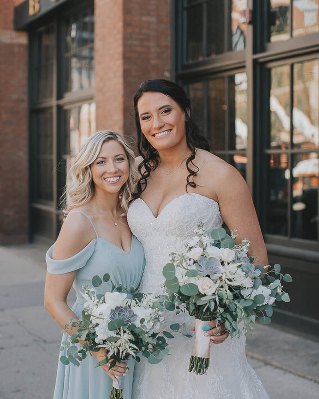 テトリ・ディクソンのインスタグラム：「Headed home right now to celebrate my best friend // soulmate 😂. This girl was the best maid of honor anyone could have, and I can’t wait to return the favor this week.. HAPPY WEDDING WEEK BOO BOO BEAR!! I can’t wait to celebrate you and @juniorsfishingcompany 💞👰🏼😍」