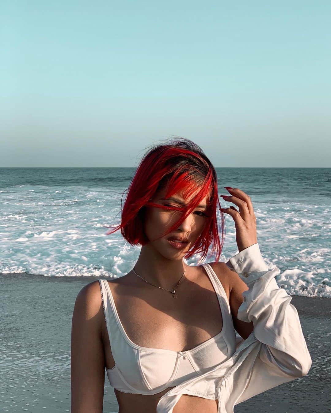 エマリン・エストラーダのインスタグラム：「3 months since I dropped my EP 0405.. comment which one y’all want a music video for 👀」