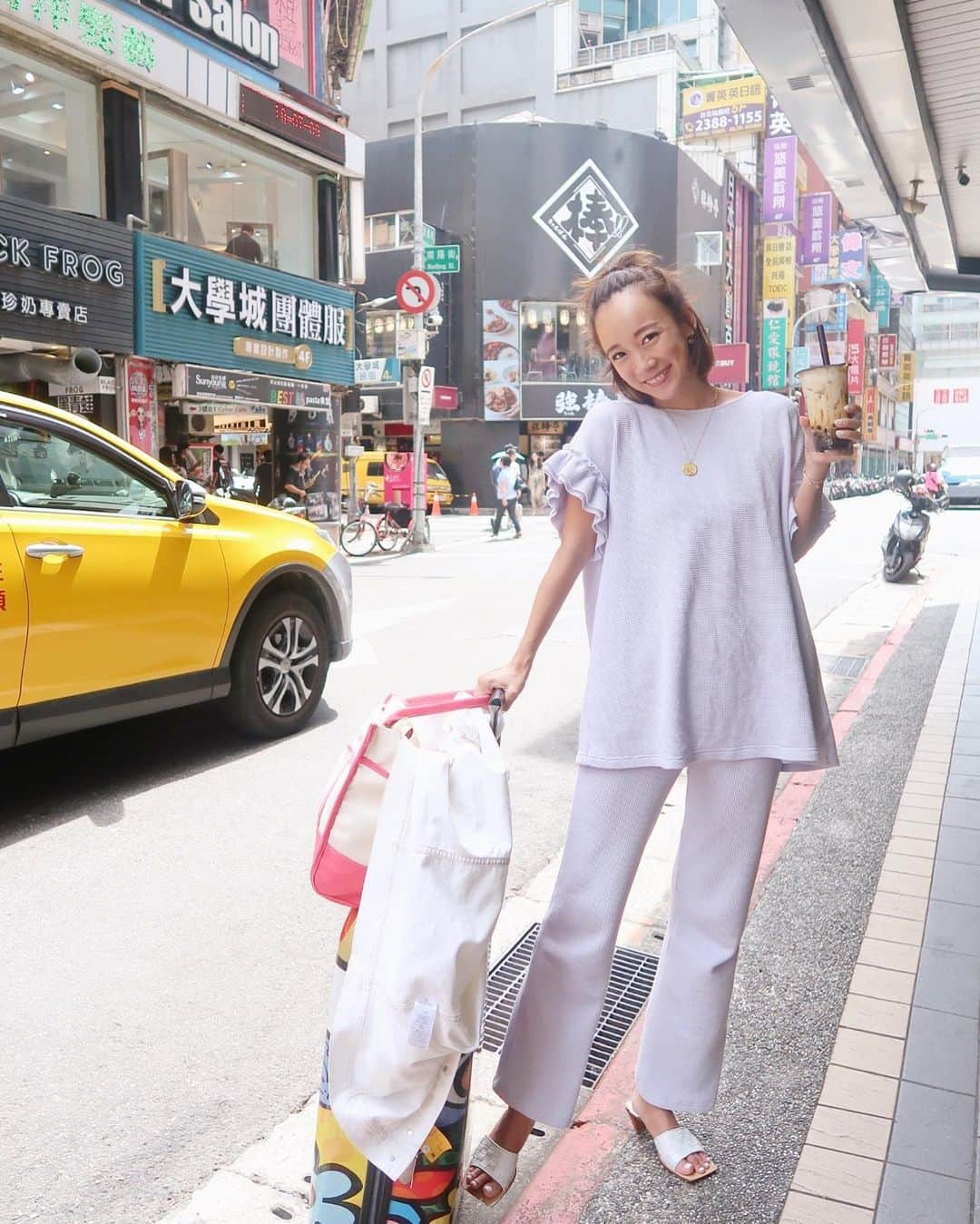 村上沙織さんのインスタグラム写真 - (村上沙織Instagram)「今回は 台湾 に来てましたー🛫 ついてまず向かったのはtiger sugerのタピオカを買いに…🙆‍♀️トランク抱えて市街は大変でした😅タピオカのために体力を使いすぎた😱 #台湾旅行」7月10日 5時59分 - rosysaorimonster