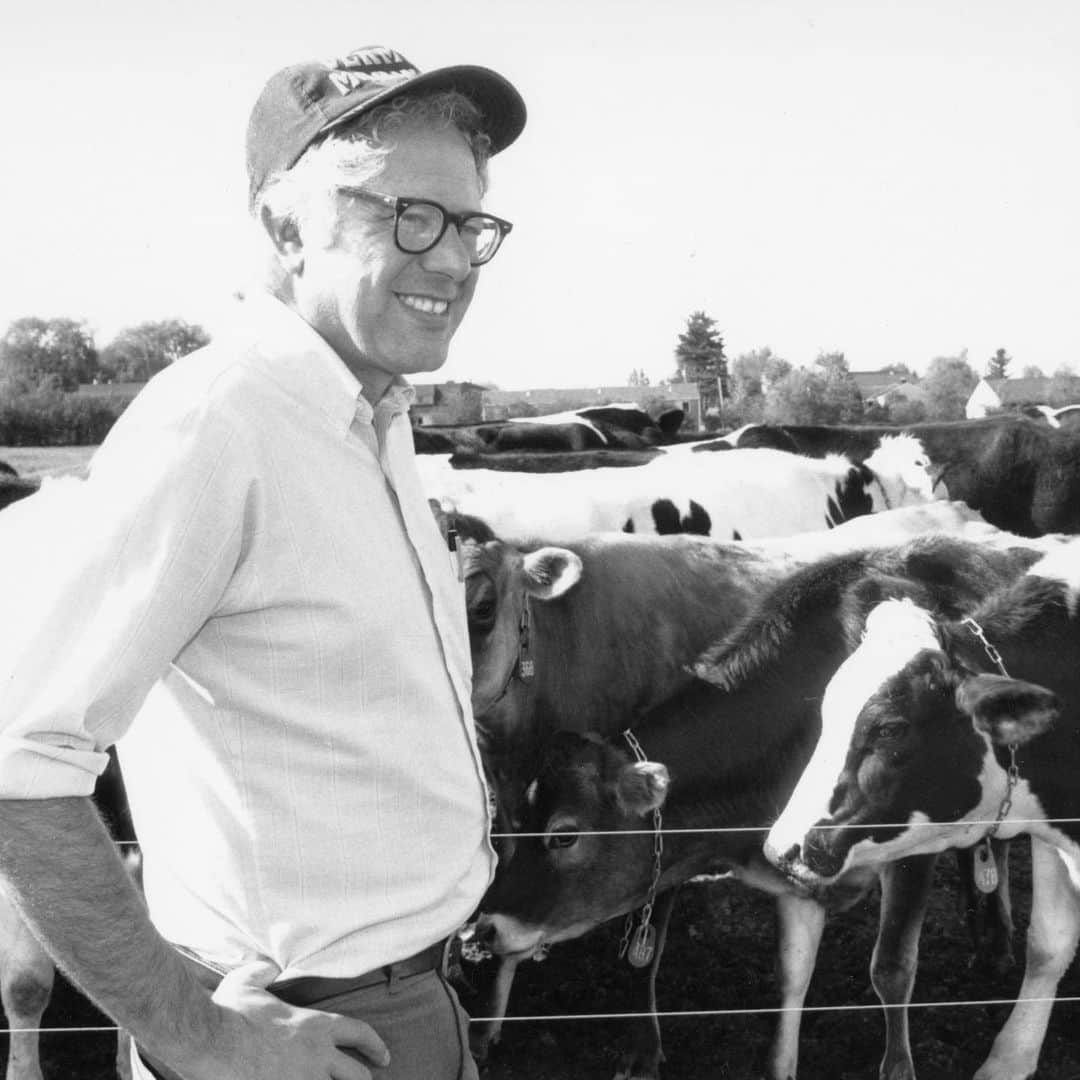 バーニー・サンダースさんのインスタグラム写真 - (バーニー・サンダースInstagram)「Happy #CowAppreciationDay!」7月10日 6時05分 - berniesanders