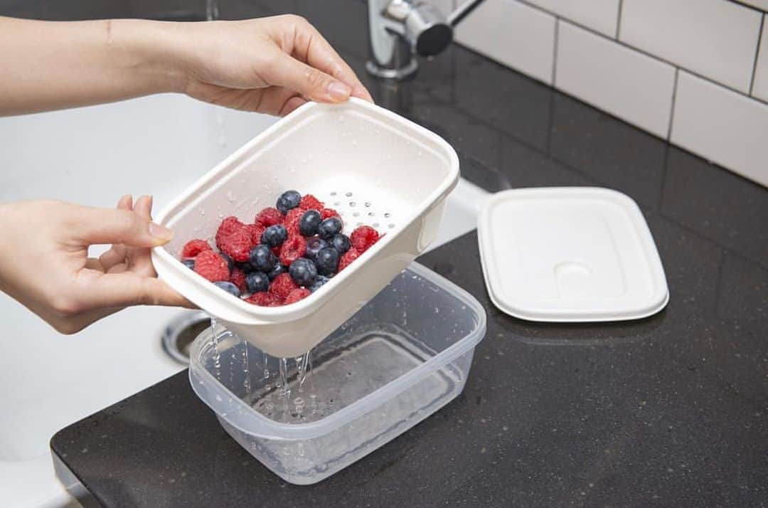 Lustrowareさんのインスタグラム写真 - (LustrowareInstagram)「Lustroware's venting container with colander keeps the food nice and fresh 😋😋😋 www.amazon.com/lustroware — #lustroware #container #useful #functional #fruit #veggies #healthy #organic #healthyeating #healtystyle #healthyfood #instafood #instagood #instadaily #snack #lunch #office #school #organic #nyc #newyorkcity #newyorklife #teabreak #break #relax」7月10日 6時12分 - lustroware