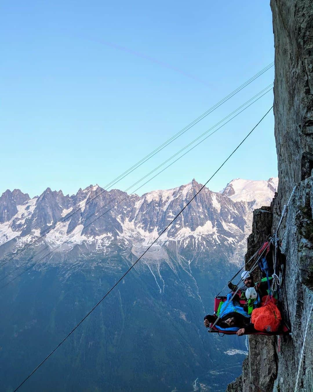 ニナ・カプレツさんのインスタグラム写真 - (ニナ・カプレツInstagram)「Chamonix, damn love it here!  Thanks to everyone who has been involved in the @arcteryxacademy , it was a real succès!  The event is over and I continue playing here.  #lovelife #chamonix #arcteryxacademy  @arcteryx @lyofood @chamex_chamonix 📸 guiding my friend @emelineson up to “la petite verte”, people in the mountains, cragging at Vantilateur, feeding wild animals, portaledge clinic at the academy」7月10日 6時35分 - ninacaprez