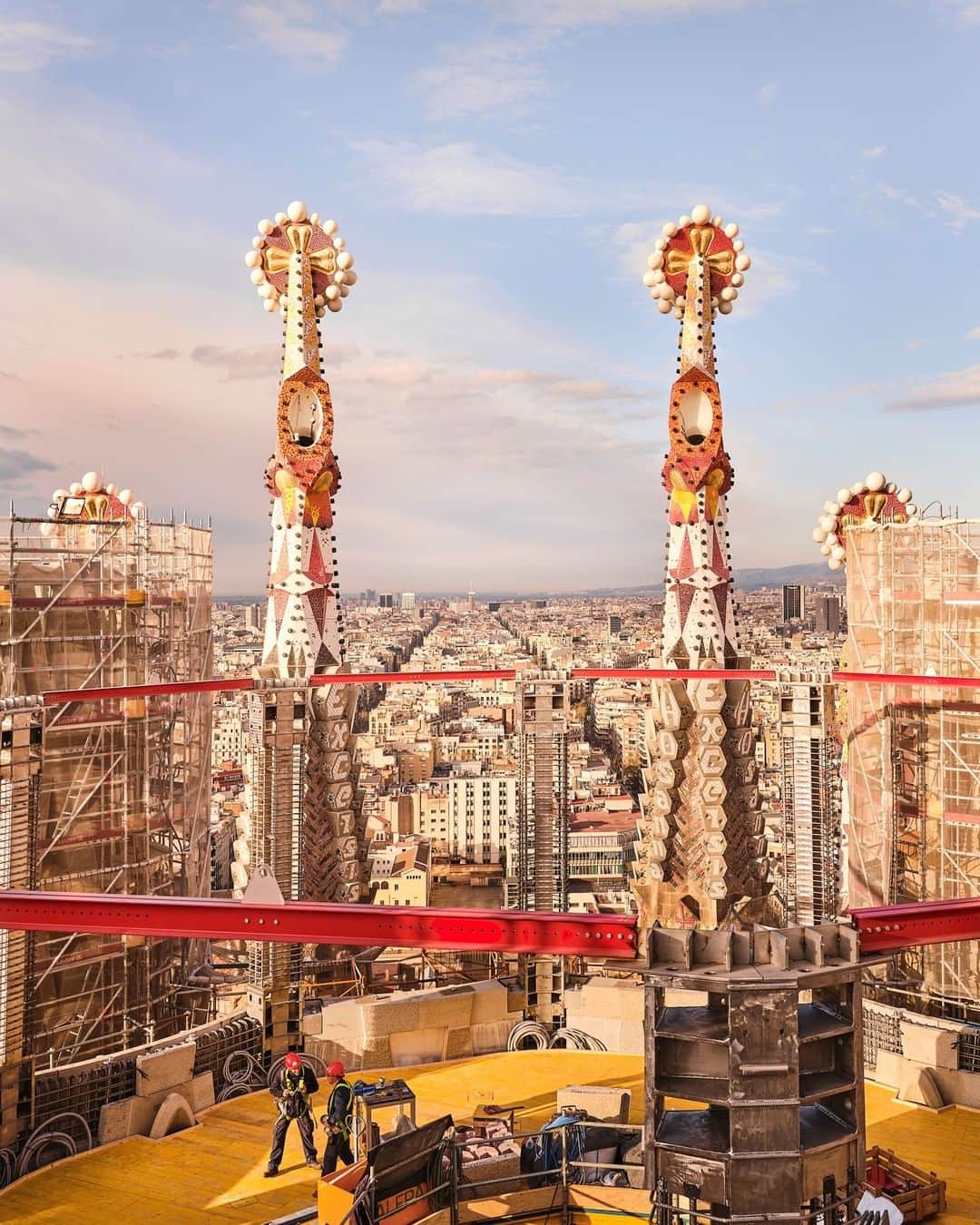 TIME Magazineさんのインスタグラム写真 - (TIME MagazineInstagram)「“It was always rumored that Sagrada Familia had never registered for the proper building permits,” Janet Sanz, #Barcelona’s deputy mayor for the environment, urban planning and transportation, told @lisaabend. “When I took office, I asked my team to look into it, and we saw that for more than 130 years, they had been building without a license.” That finally changed on June 7. Sanz made a point of requiring the basilica's foundation not only to acquire the proper permits, but also to compensate the city for the effects of a century’s construction. More than two dozen architects are working on the project, and 200 workers in total are involved in construction. Go inside the race to complete one of the world's longest-running construction projects at the link in bio. Photograph by @lucalocatelliphoto for TIME」7月10日 6時37分 - time