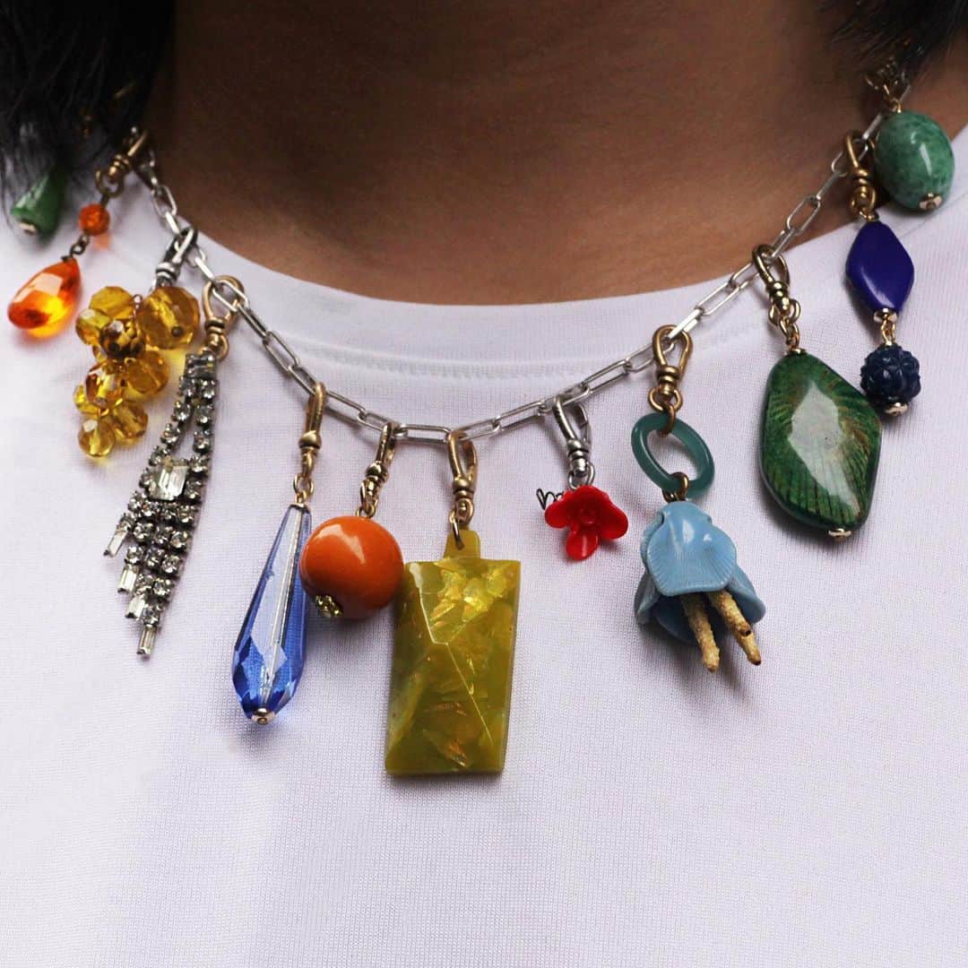のインスタグラム：「Our ready-made vintage charm necklaces take the guess-work out of great style. They’re all individually curated by our Designer and mix-master Lisa Salzer to give you a cool, collected look. Shop via link in bio. #lulufrost」
