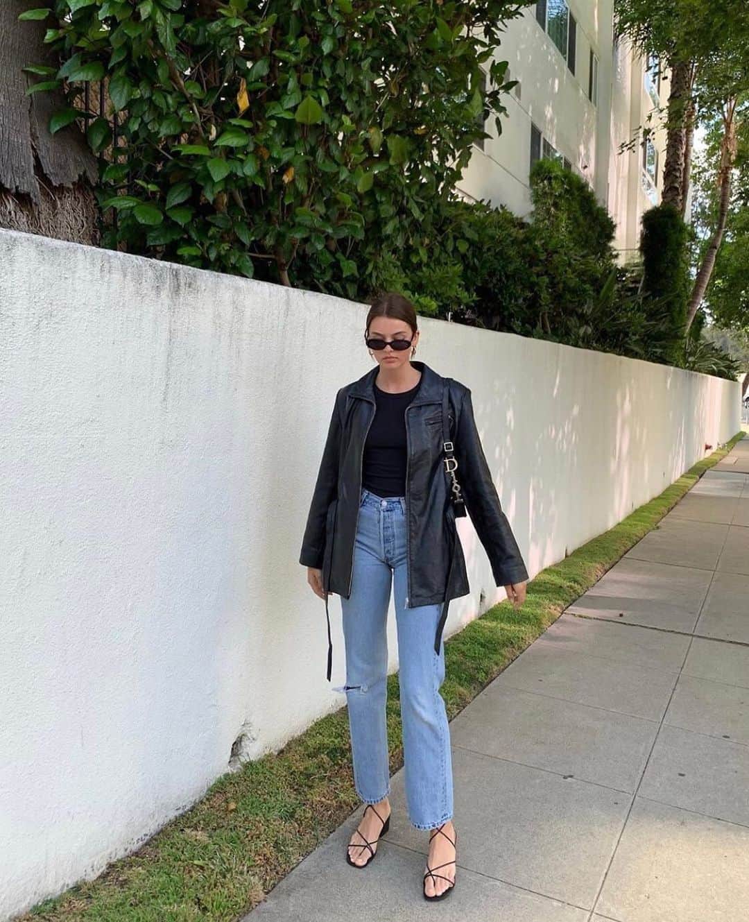 Reformationさんのインスタグラム写真 - (ReformationInstagram)「How to stand on the sidewalk in Ref Jeans. @maryljean」7月10日 6時41分 - reformation