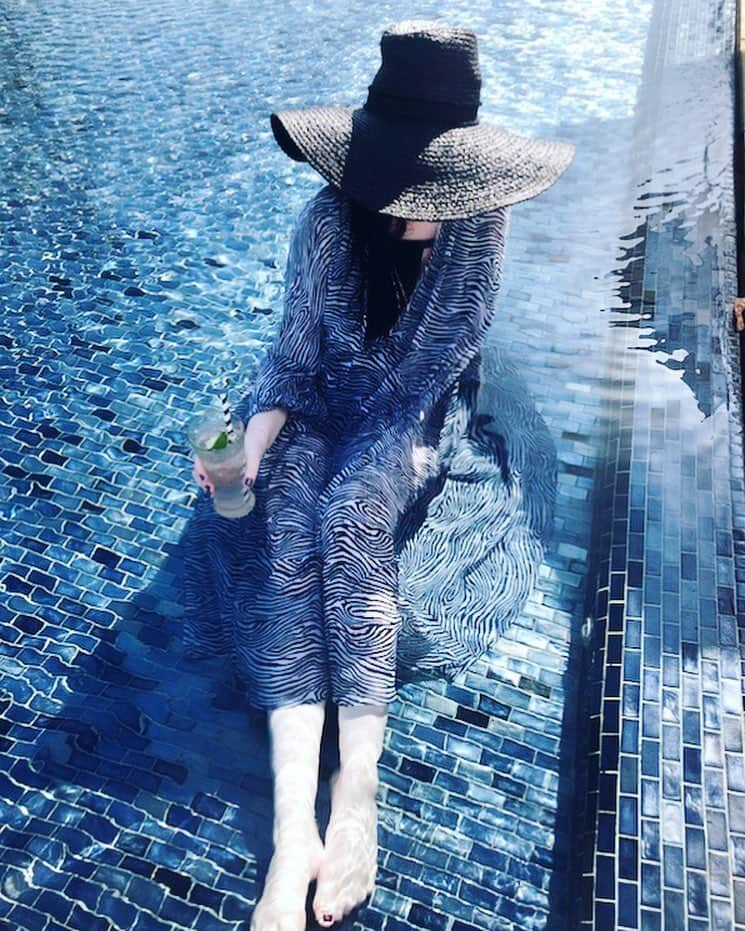 ミシェル・トラクテンバーグさんのインスタグラム写真 - (ミシェル・トラクテンバーグInstagram)「Adios Cabo, thanks for my most favorite picture ever taken of me. Nobody puts baby in the sun. ❌☀️」7月10日 6時46分 - michelletrachtenberg