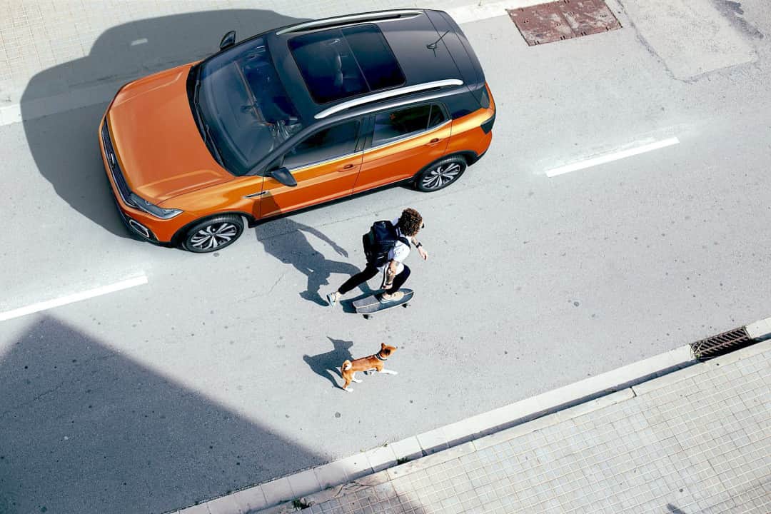 Volkswagen do Brasilさんのインスタグラム写真 - (Volkswagen do BrasilInstagram)「Teto solar panorâmico para aqueles dias em que o céu está lindo como o seu T-Cross. #tcross #vwbrasil」7月10日 7時02分 - vwbrasil