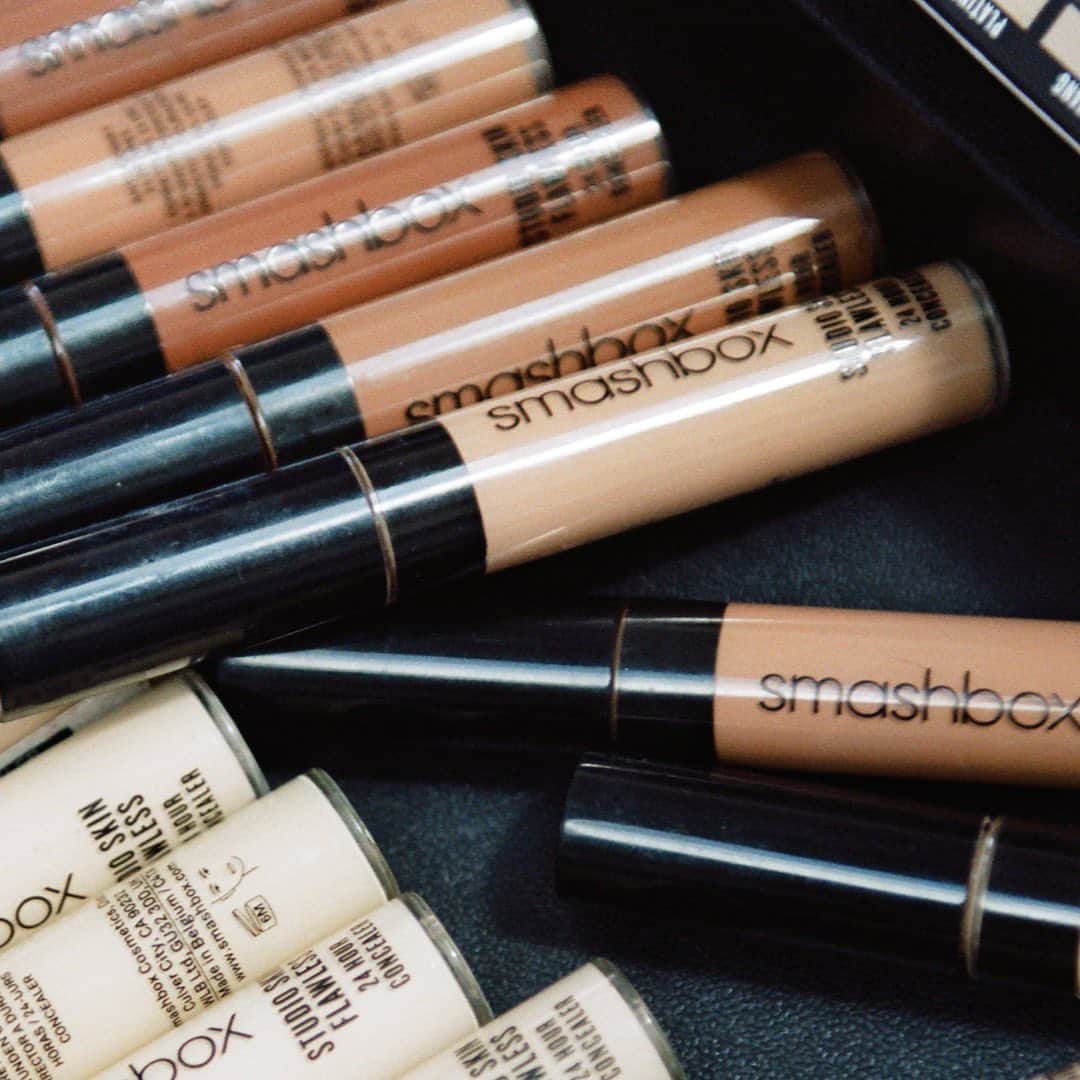 Smashboxのインスタグラム：「Reasons to love #StudioSkin Flawless 24 Hour Concealer:  1. Delivers seamless coverage 2. Hides what you did last night 3. Fill in the ________ below 😉 #CrueltyFree」