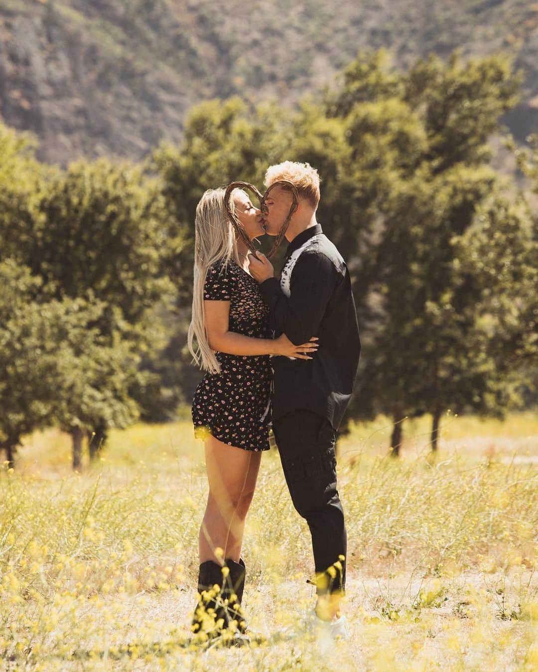 ジェイク・ポールさんのインスタグラム写真 - (ジェイク・ポールInstagram)「shane dawson made this possible #engaged #inlove」7月10日 7時20分 - jakepaul