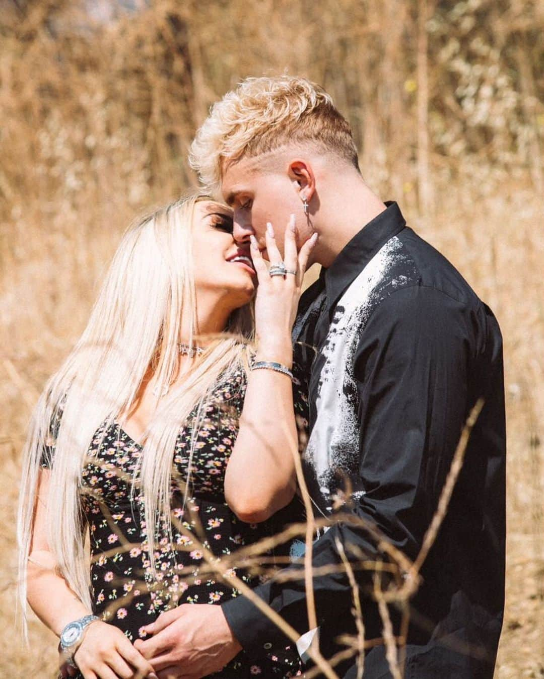 ジェイク・ポールさんのインスタグラム写真 - (ジェイク・ポールInstagram)「shane dawson made this possible #engaged #inlove」7月10日 7時20分 - jakepaul