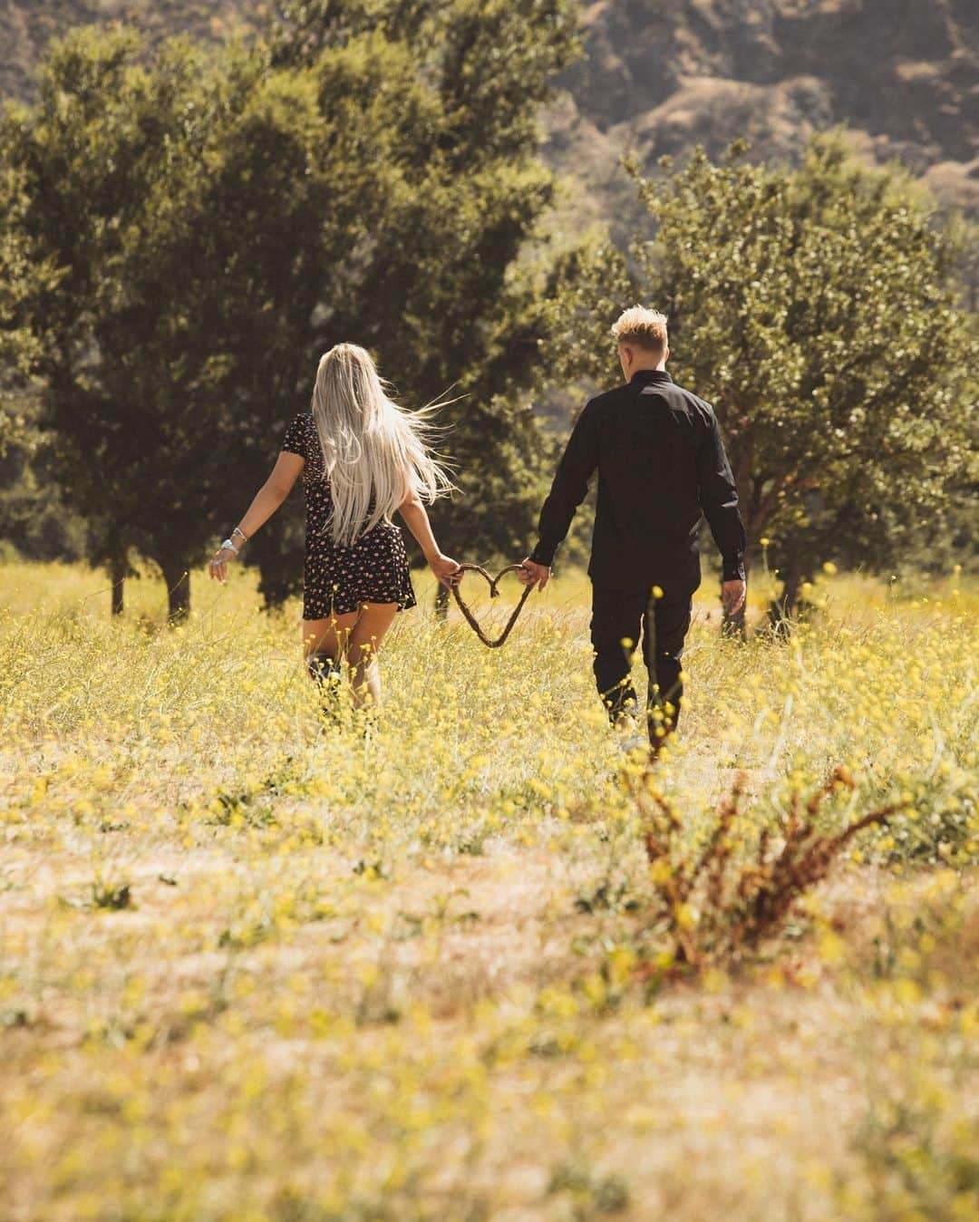 ジェイク・ポールさんのインスタグラム写真 - (ジェイク・ポールInstagram)「shane dawson made this possible #engaged #inlove」7月10日 7時20分 - jakepaul