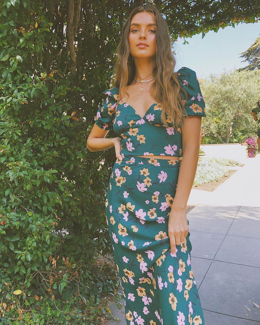 ブルーライフのインスタグラム：「@amandamondale in the wilson top & alice skirt by @flynnskye 💖✨」
