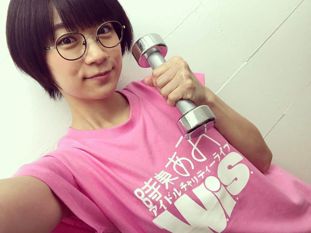 時東ぁみさんのインスタグラム写真 - (時東ぁみInstagram)「もう汚した… ・ 出来上がったばかりの“WIS Tシャツ”を着てトレーニングしてたら、早速EAAをこぼした… ・ ブルーのEAAだったから心配だったのでシミ抜き💦 落ちたか落ちてないかは…次回のイベントでチェック！！w ・ #時東ぁみ #トレーニング #パーソナルトレーニング #筋トレ #筋トレ女子 #筋肉質 #筋肉 #筋肉痛 #eaa #時東ぁみアジアチャリティープロジェクト #時東ぁみアイドルチャリティーライブwis #wis #チャリティー #チャリティーライブ #チャリティーイベント #cs #ミュージックジャパンtv #アイドル #公開収録 #live」7月10日 7時57分 - amitokito