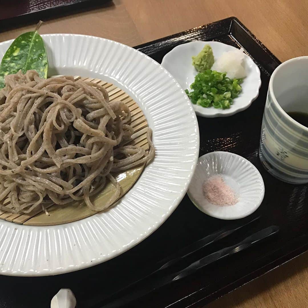 のインスタグラム：「ミシュランガイドつづきです。 そしてそして、 乃利陶（のりとう）さんも！！ @noritou426  有田焼の生地を練る腕を 蕎麦生地にもフルに活かして、美味しい十割蕎麦を作ってくださってます✨ おめでとうございます🎉🍾🎊㊗️ . ほかにも龍泉荘など、有田や有田周辺のお店も🎵 . ぜひ覗いてみてください😋 . #十割蕎麦 #そば処のりとう #乃利陶窯 #乃利陶窯の蕎麦  #蕎麦好き  #有田  #ミシュランガイド  #ミシュランガイド佐賀  #ミシュランガイド福岡佐賀」