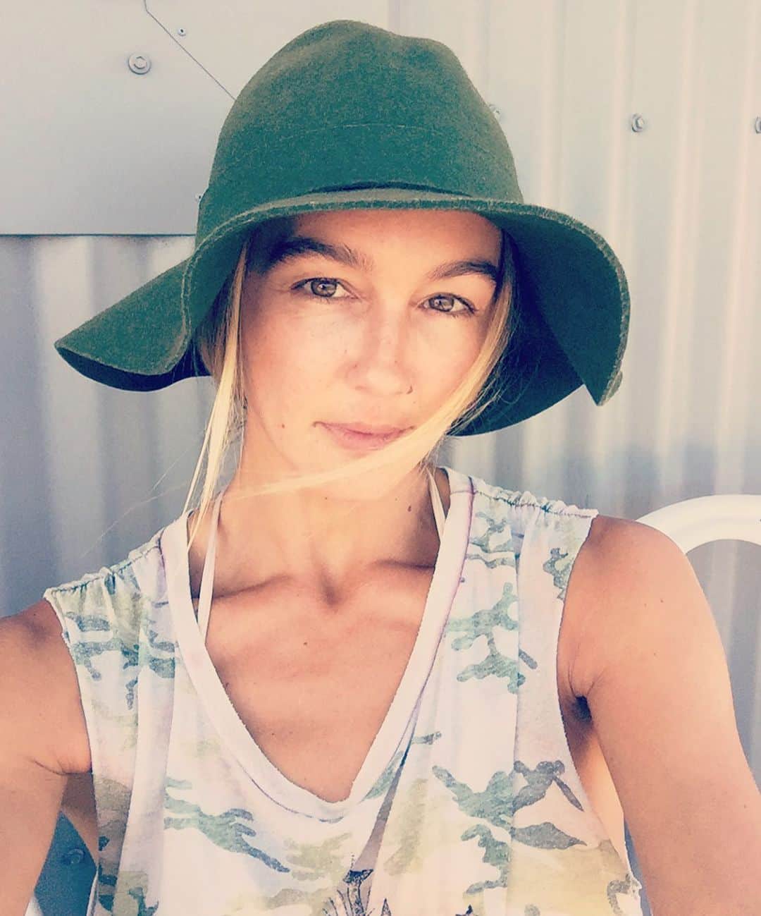 シャーニ・ヴィンソンのインスタグラム：「🌻🌊」