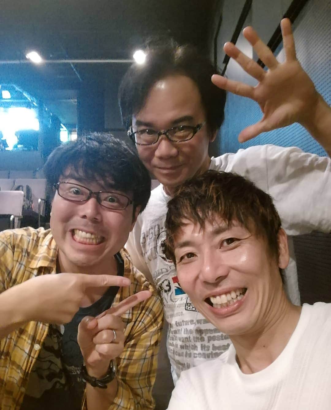 岡田達也のインスタグラム：「ご来場ありがとうございました！  #世襲戦隊カゾクマン #赤坂レッドシアター #福本伸一 #山口森広 #岡田達也」