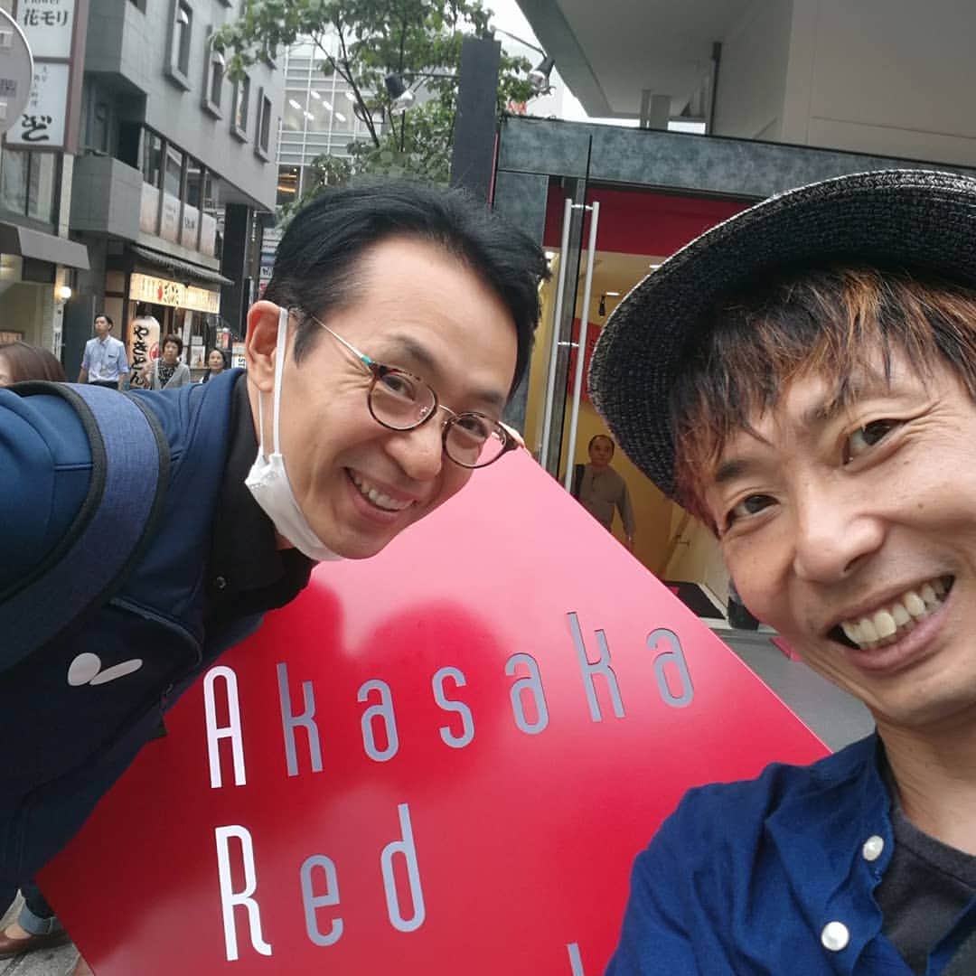 岡田達也のインスタグラム：「ご来場ありがとうございました！  #世襲戦隊カゾクマン #赤坂レッドシアター #福澤朗 #岡田達也」