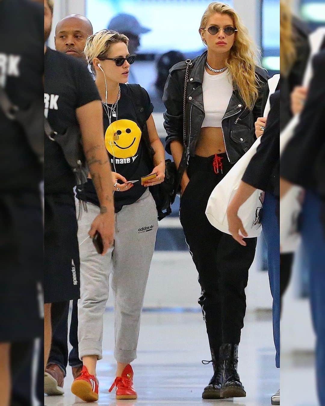 Just Jaredさんのインスタグラム写真 - (Just JaredInstagram)「Kristen Stewart and on-again girlfriend Stella Maxwell were spotted together at New York City’s JFK Airport. More photos on JustJared.com now! #KristenStewart #StellaMaxwell Photo: Backgrid」7月10日 8時28分 - justjared