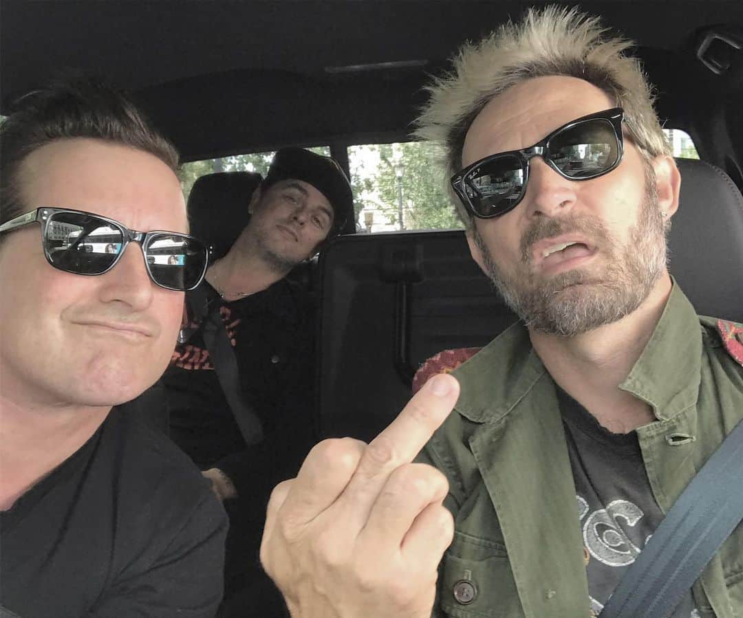 トレ・クールのインスタグラム：「My Uber driver looks familiar..」