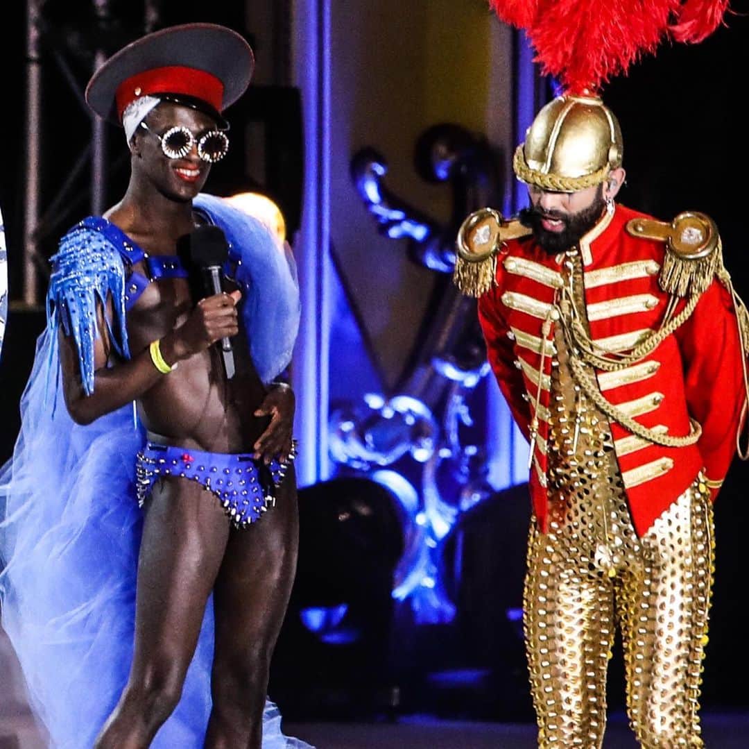 JONTE’のインスタグラム：「Here’s a Fun “NO shade” fact: ... When you see this LOOK think of me 😘 ! In 2008 fashion designer @kooan had the opportunity to create a couture piece on me for a #FujiRocks show emulating my fav dish at the time (UNA DON) or UNAGI/EEL. He was working at mood fabrics in NYC and had the idea to use this fabric as a whole bodysuit. This look inspired the creatives behind @badgalriri ‘s #RUDEBOY music video which then trickled down to the thots & masses lol. I LOVE IT and smile every time I see someone rocking this full body suit knowing we set a trend!SETTING TRENDS ON ALL PLATFORMS without even trying. Just do you babes and you’ll always come out #ONTOP 😘 @conchitawurst .」