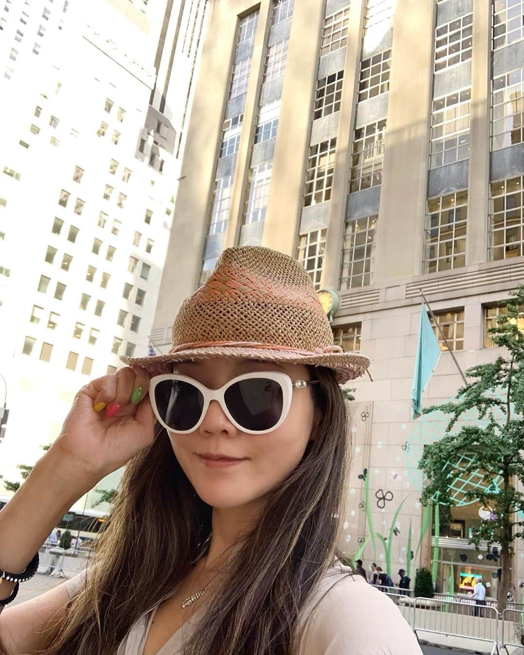 和央ようかさんのインスタグラム写真 - (和央ようかInstagram)「I’m back in big apple 🍎  #ニューヨーク に帰って来たよ😘ネイルをネオンカラーにしてみた💅 #takakonystylin🍎 #nyc 🍎 #lifestyle  #bigapple 🍎 #yokawao #和央ようか」7月10日 9時00分 - yokawao0215